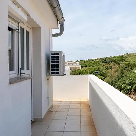 Apartment Filip Pag Town