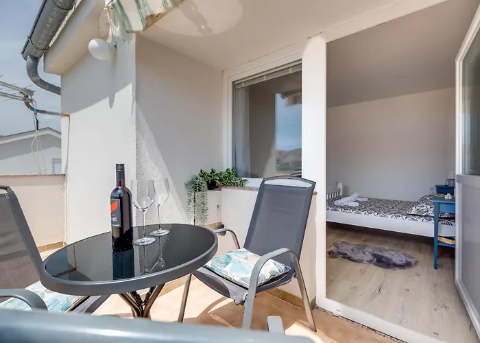 Filip Lejlighed Pag Town